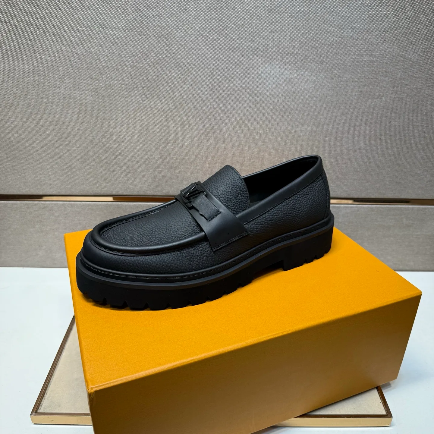 Men's men's shoes 💰pp620【Lv～】Men's casual leather shoes 2025z cabinet sales simultaneously 🔶Size: 39-44 #️⃣ 🔷3 colors🔜The upper is made of cowhide stitching ➕Cowhide lining, comfortable and breathable, sole: original comfortable and wear-resistant outsole, ⚠️real thing📱photographed🎬real thing is better📢📢📢